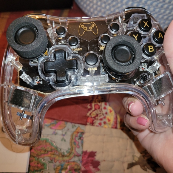 Very cool looking game controller lights up - Picture 12 of 14
